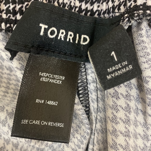 Torrid Self-Tie Taper Paper Bag Waist Black and White Houndstooth Pants - Picture 6 of 8